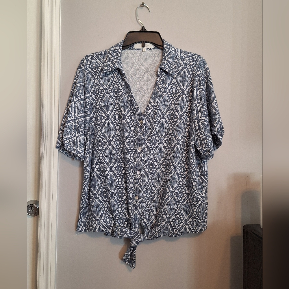 Geometric Patterned V Neck Short Sleeve Button Down Shirt with Tied Waist